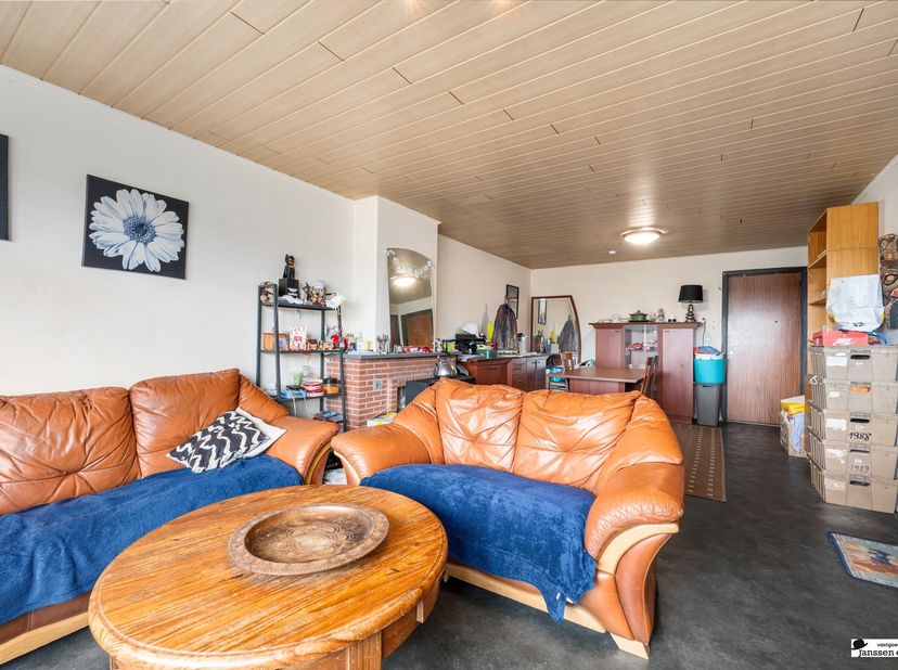IN OPTIE!! Op te frissen appartement met twee slaapkamers<br />
<br />
Op de tweede verdieping bevindt zich dit appartement met veel potentieel, ide