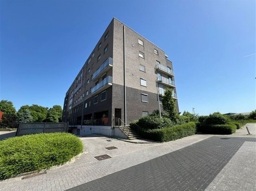 Instapklaar gelijkvloers appartement met tuin en zicht op het water<br />
Dit instapklare gelijkvloers appartement is rustig gelegen in een doodlopend