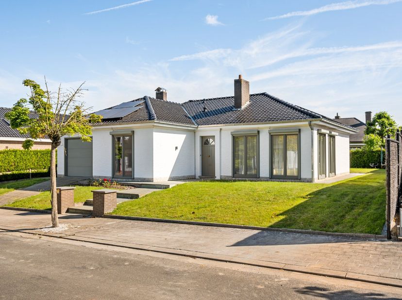 - Ruime, instapklare, gelijkvloerse, open woning<br />
- Rustige ligging in Marke-centrum: Rootmeersstraat 5<br />
- Grote, lichtrijke woonkamer met o