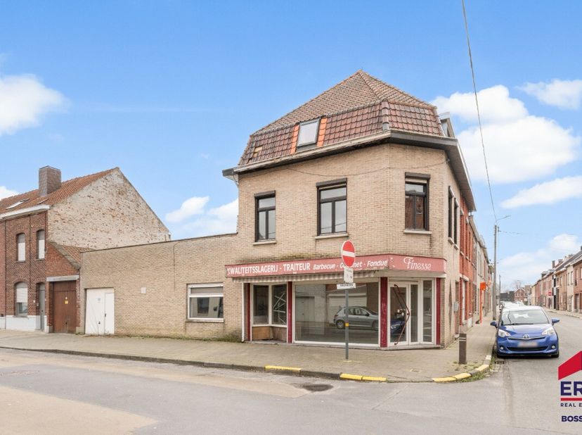 [[ CE BIEN PARTICIPE À LA JOURNÉE MAISONS OUVERTES ERA LE 13/6 DE 9:30 À 10:30 ]] Vous recherchez un immeuble commercial avec logement dans un emplace