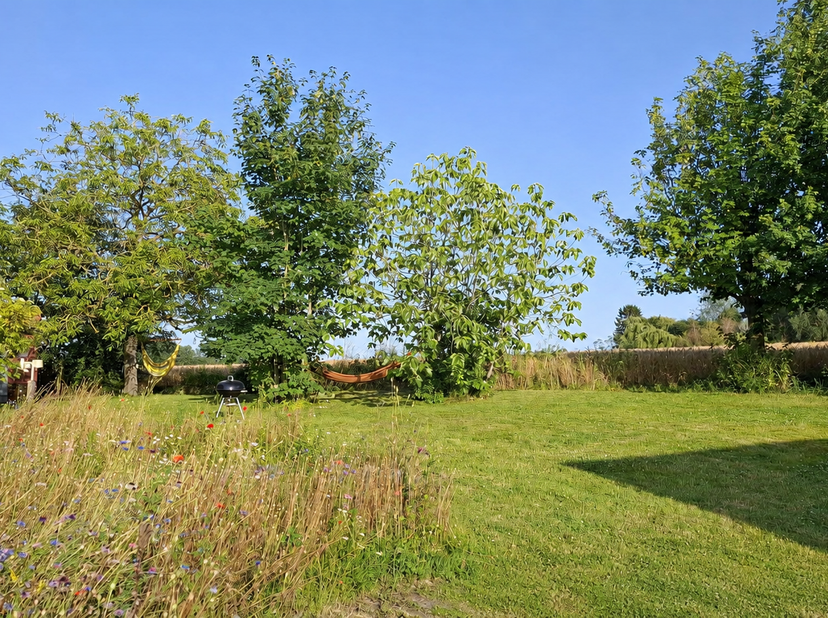 Karaktervolle gezinswoning met prachtig landelijk uitzicht<br />
<br />
RICHTPRIJS: 420.000 euro<br />
KIJKDAG 5 september<br />
<br />
Interesse? Bez