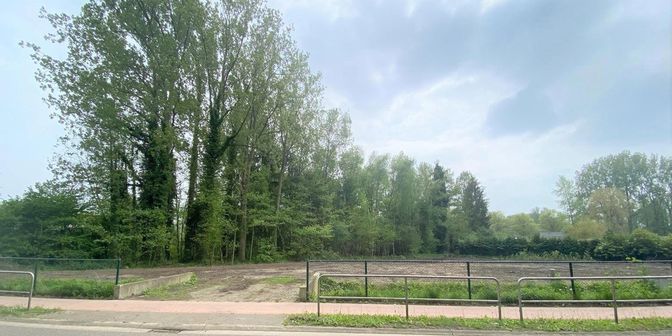 Terrain à vendre à 2400 Mol