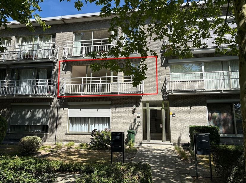 2-slaapkamer appartement met ondergrondse autostaanplaats en terras<br />
Ligging: <br />
Het appartement is gelegen in een doodlopende straat in Bras