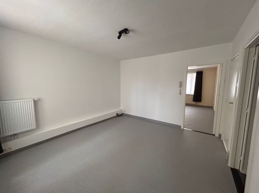 Goed onderhouden 1-slaapkamerappartement met terras<br />
Ligging:<br />
Centraal gelegen, op wandelafstand van winkels, openbaar vervoer, scholen en