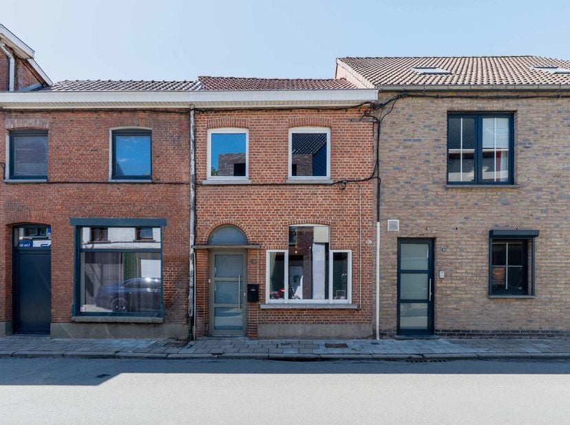 Op zoek naar een huis met buitenruimte èn gelegen in een rustige buurt te centrum Hamme? Lees snel verder!<br />
Deze eigendom is gelegen te hartje Ha