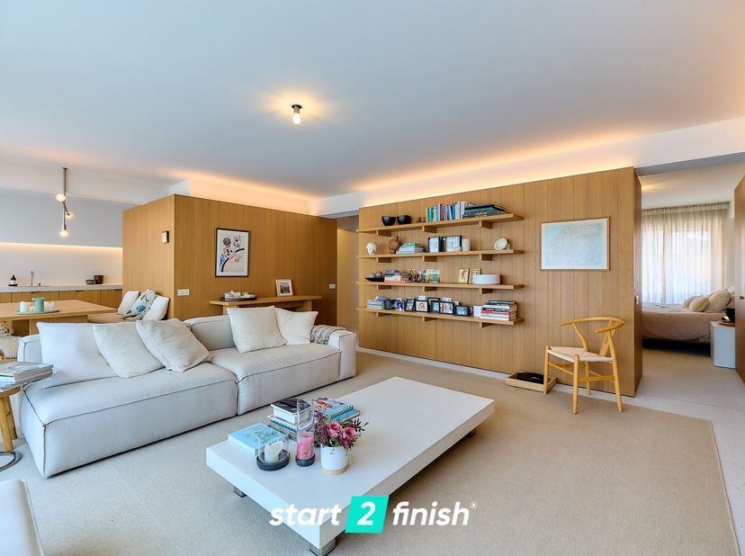 Op de vijfde verdieping van Residentie Sint-Michiel in de Zuidstraat 6 bevindt zich dit uitzonderlijk afgewerkte appartement met een bewoonbare opperv