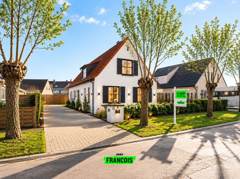 Cette villa chaleureuse construite en 1998 est située sur un terrain de 445 m², à distance de marche du centre de De Haan. Grâce à lhabitation non mit