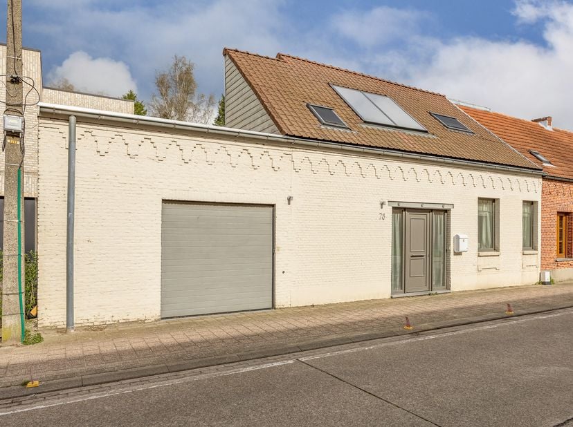 Instapklare woning met 4 slpks en tuin te Beerse<br />
EPC: 219 kWh/m² | Elektriciteit conform! | Perceel van 650 m²<br />
Omschrijving:<br />
Deze in