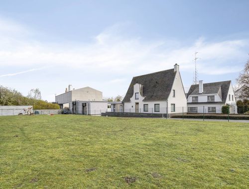                                         Entrepôt avec habitation à vendre à Roeselare, € 950.000
