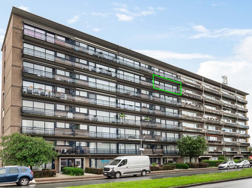 Op zoek naar een appartement met een uitstekende bereikbaarheid en alle voorzieningen binnen handbereik? Dan is dit verzorgd appartement aan de Lambre