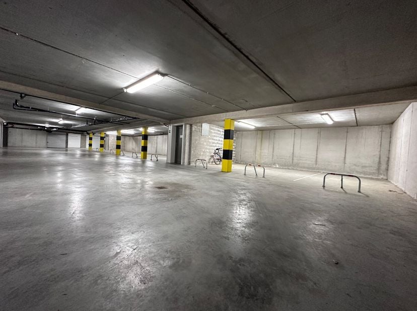 Garage à vendre
                    à 8470 Gistel