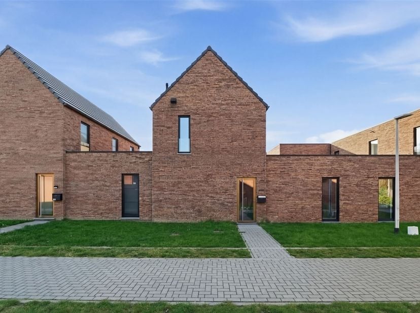 LOGEMENT À LOUER AVEC 3 CHAMBRES + PLACE DE PARKING  À PROXIMITÉ DU CENTRE-VILLE<br />
<br />
Vous recherchez un logement prêt à emménager à Saint-T