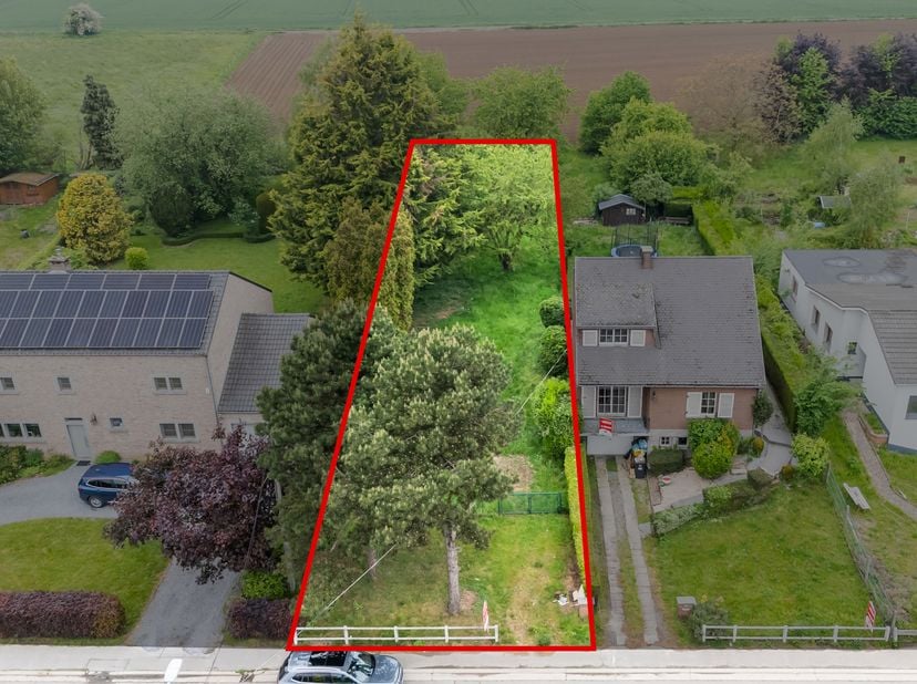 Terrain à bâtir d'une superficie de 770 m² -&amp;gt; 11,5m en façade et environ 67m de profondeur.<br />
Idéalement situé dans la commune d'Oupeye, proche