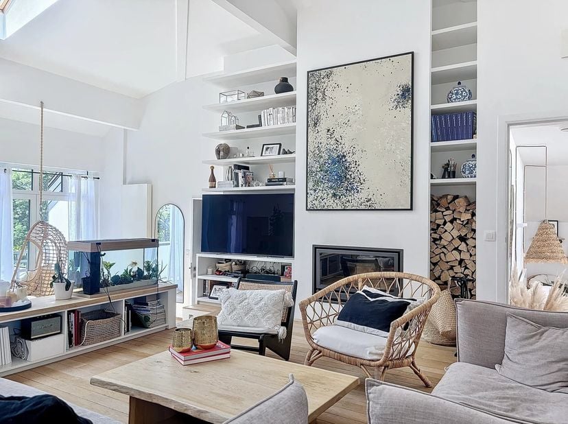 Ontdek dit heldere hedendaagse penthouse met 3 slaapkamers, volledig gerenoveerd, gelegen in een privé afsluiting ontworpen door architect Marc Corbia