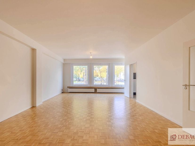 Prachtig ruim appartement met 3 slk op toplocatie! <br />
Bent u op zoek naar een mooi appartement in het centrum van Wilrijk? Dit appartement beschik