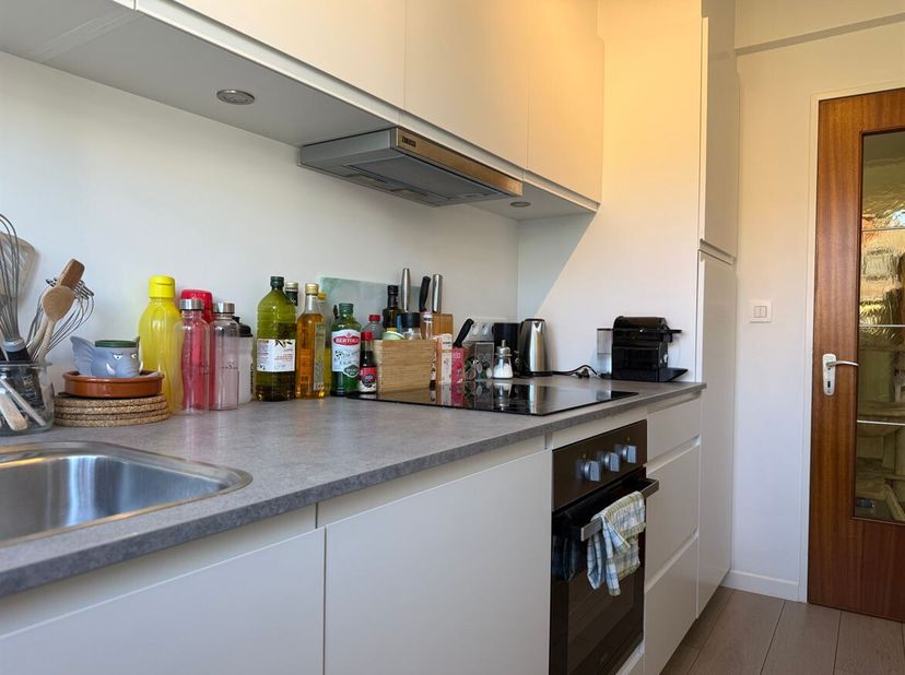 Ligging:<br />
Centraal gelegen aan de Morckhovenlei, vlak bij het Rivierenhof, winkels, scholen, openbaar vervoer en met een vlotte verbinding naar d