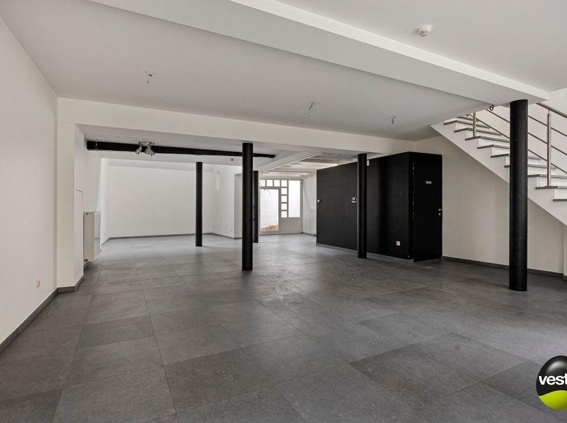 Bien professionnel à vendre
                    à 3500 Hasselt