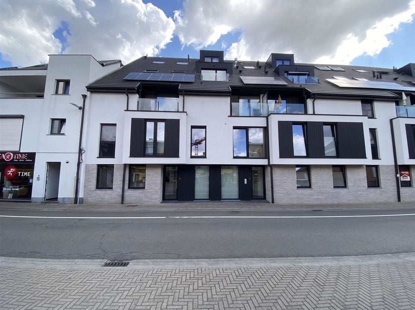 Voor meer informatie betreft de woning, gelieve te surfen naar: https://verdegemvastgoed.be/project/22247/vh_evergem_eindeken-11_201<br />
<br />
In