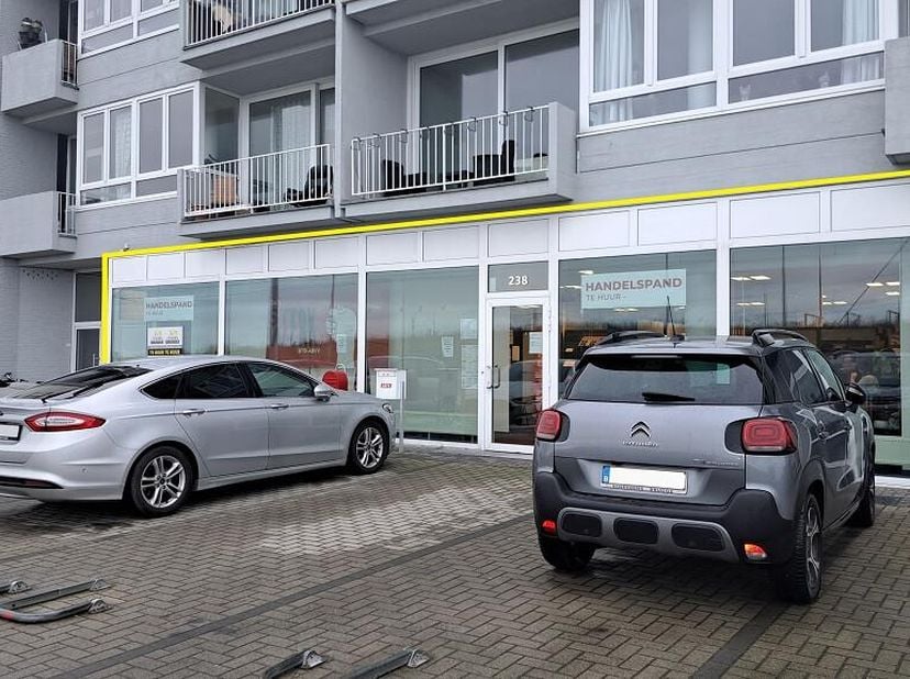 Bien professionnel à louer
                    à 8380 Zeebrugge