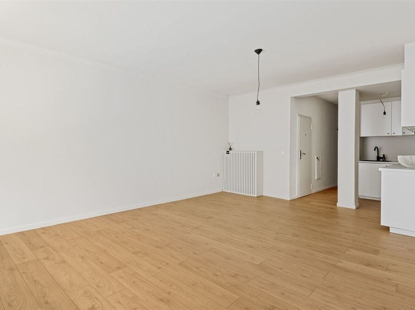 Gerenoveerd appartement (75 m²) in centrum Antwerpen<br />
Locatie: Dit appartement te huur is gelegen op een zeer centrale ligging pal in het centrum