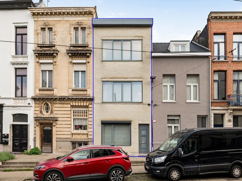 Cette maison unifamiliale est située à un emplacement exceptionnel, au cœur battant d’Anvers. Un endroit où vie urbaine animée, accessibilité et verdu