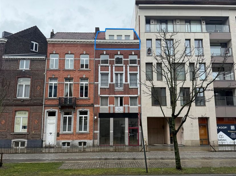 A LOUER : Appartement rénové d'une chambre sur le toit dans le centre de Hasselt !<br />
Cet appartement rénové sur le toit est idéalement situé dans