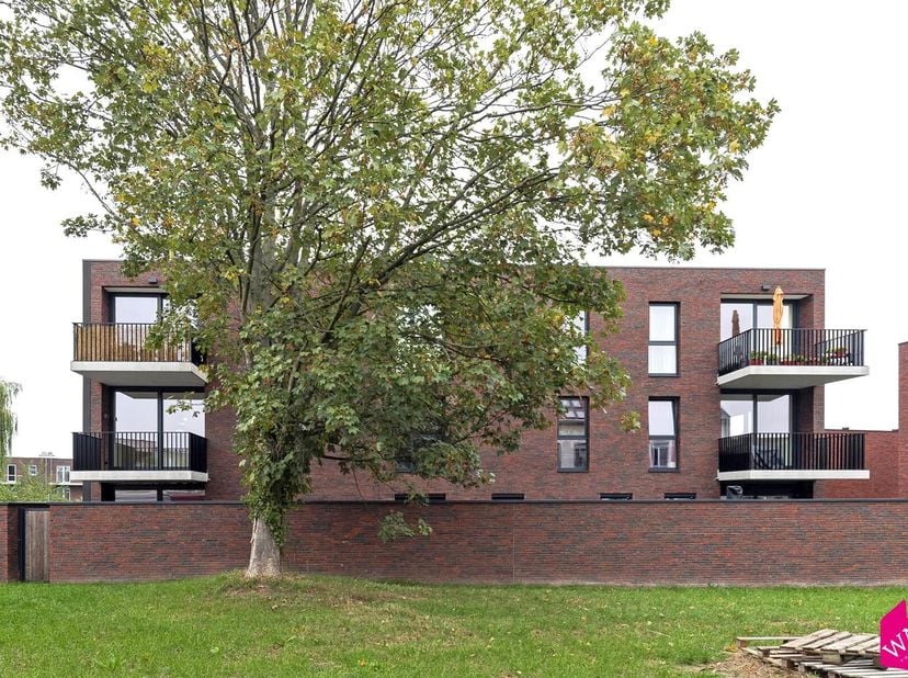 Ruim en licht nieuwbouwappartement op zeer goede ligging te Deurne Zuid nabij het Boekenbergpark, winkels op wandelafstand!<br />
Zeer mooie afwerking