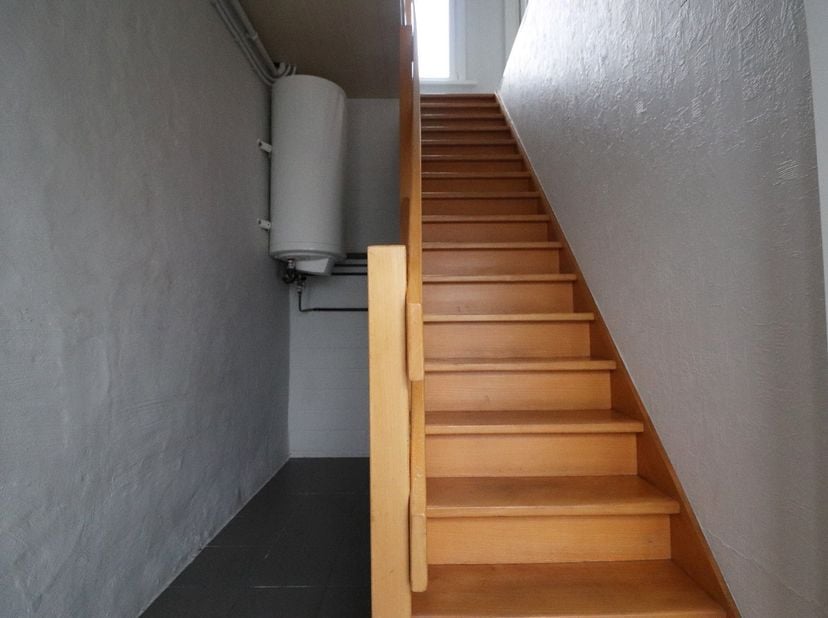 Appartement gelegen in het centrum van Wingene op wandelafstand van allerlei handelszaken, school, horeca ...<br />
<br />
Het appartement bevindt zic