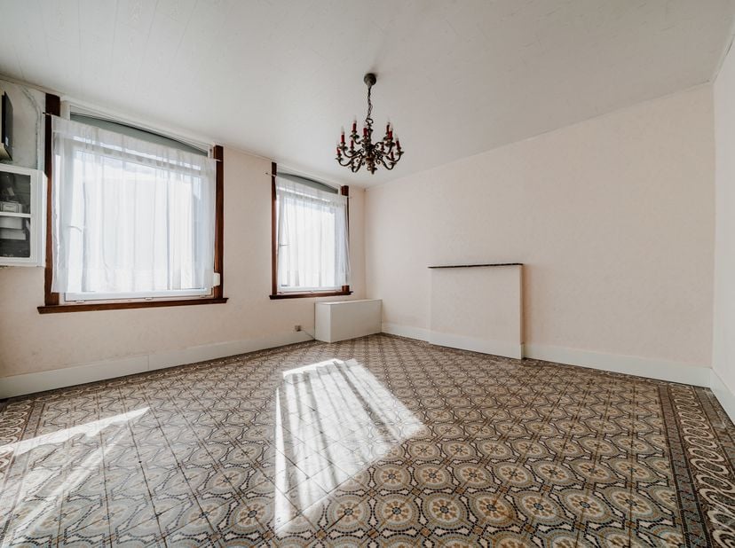 Huis te koop in Place d'Isières 9,
                    7822 Isières