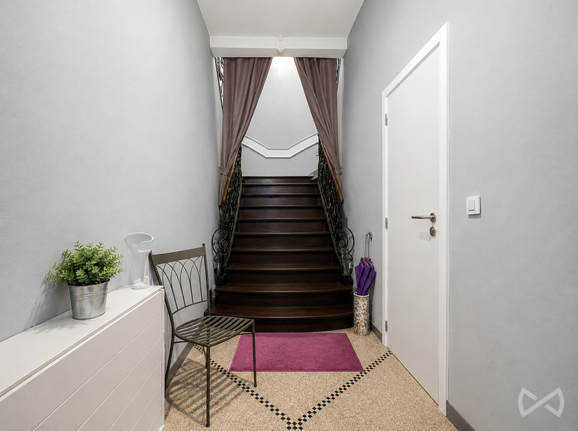 We Invest Ciney Haute-Meuse biedt u dit mooie appartement met 2 slaapkamers te huur aan, ideaal gelegen in het centrum van Dinant, vlak bij winkels, o