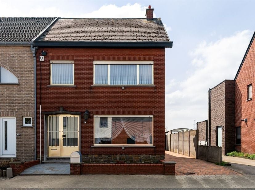 Maison à rénover avec potentiel et jardin orienté sud<br />
Cette maison est située à Leest (Mechelen), dans un quartier calme et bien desservi par le