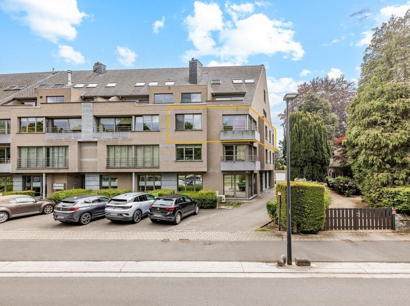 Op een absolute toplocatie te Aalst bevindt zich dit prachtig afgewerkte en uitzonderlijk lichtrijke hoekappartement van maar liefst 150 m². Dankzij d
