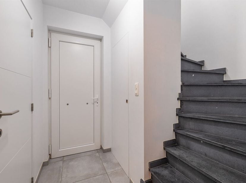 Energiezuinige woning met 3 slaapkamers en polyvalente zolderruimte in een kindvriendelijke straat<br />
Deze recente woning werd gebouwd in 2018 en c