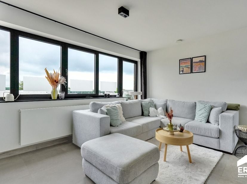 Recent en energiezuinig appartement (EPC-label A), op wandelafstand van het centrum, scholen, openbaar vervoer en belangrijke invalswegen. Dit instapk