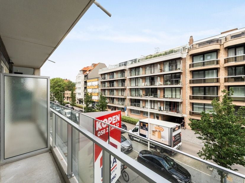 Te koop: stijlvol appartement in het centrum van Nieuwpoort, op wandelafstand van zee en openbaar vervoer. Dit recente appartement (bouwjaar 2014) com