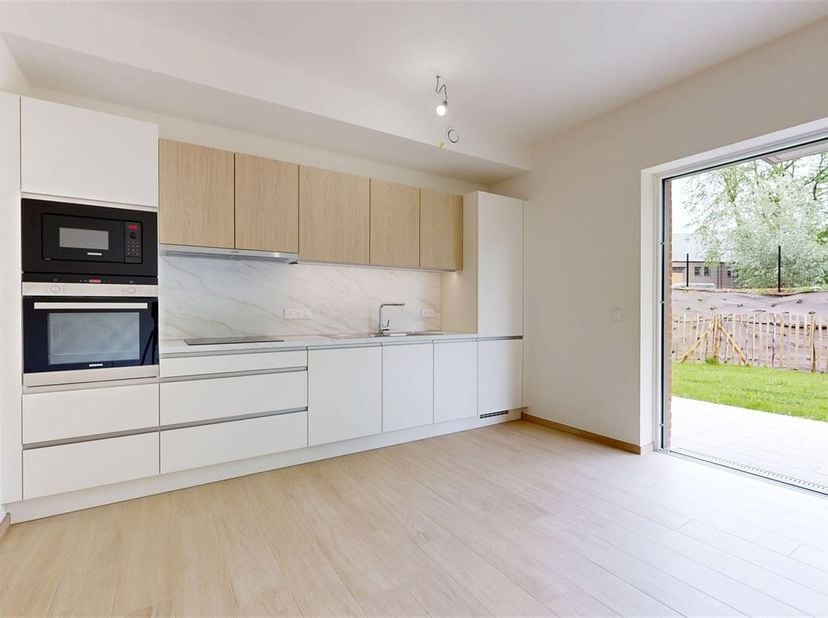 Génération Immo biedt u dit prachtige appartement met 2 slaapkamers in eerste bewoning aan, gelegen op de begane grond van een recent opgeleverd gebou