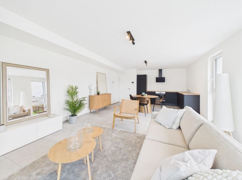 ERA B-LUX stelt u met plezier dit prachtige appartement van 100 m² met twee slaapkamers voor, ideaal gelegen in het centrum van Bastenaken.Het apparte