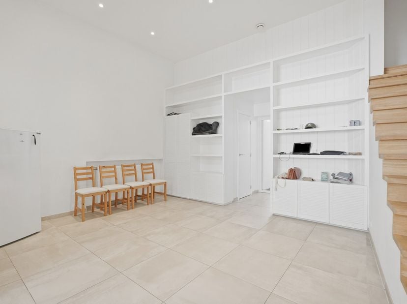 Herenhuis met handelsruimte &amp; wellness in Nieuwpoort-Stad<br />
<br />
In het centrum van Nieuwpoort-Stad bevindt zich dit gerenoveerde herenhuis (201
