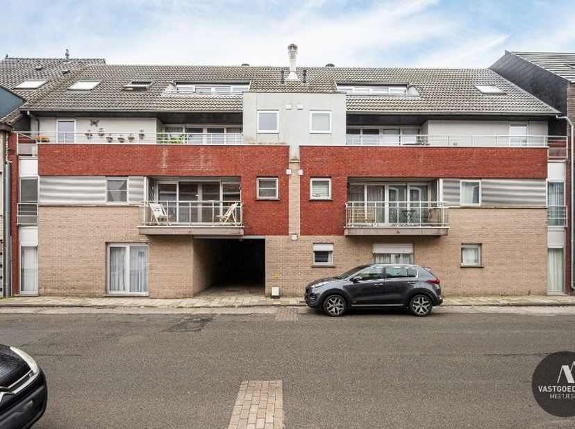 Goed gelegen appartement met 2 slaapkamers en autostaanplaats.&amp;nbsp;<br />
Dit appartement heeft een bewoonbare oppervlakte van 68m² met energie label