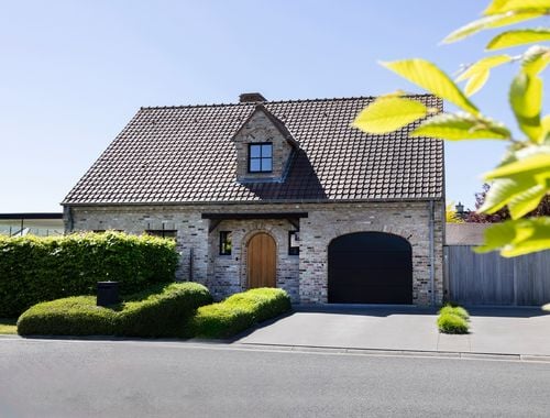                                         Maison à vendre à Sint-Eloois-Winkel, € 635.000
