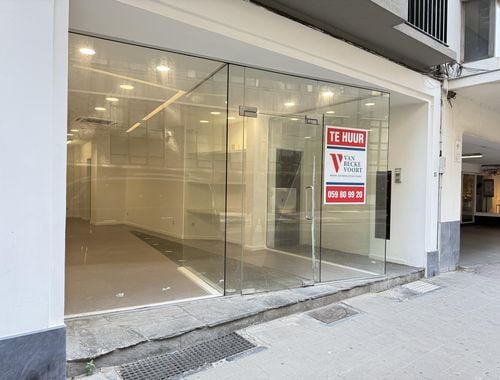                                         Rez-de-chaussée commercial à louer à Oostende, € 600
