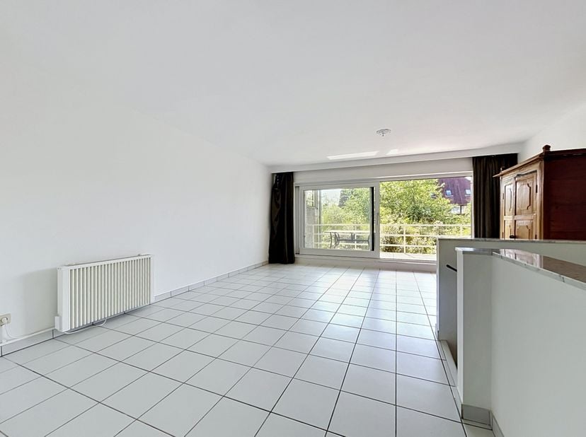 Dit ruime appartement is rustig gelegen en bevindt zich op enkele stappen van zee.&amp;nbsp; Het appartement werd recent gerenoveerd. Er is een ruim terra