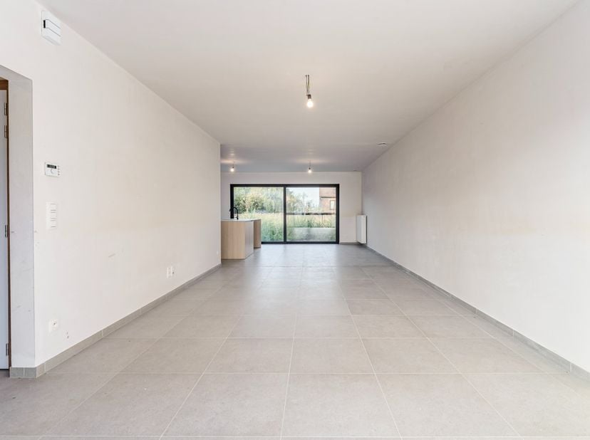 In het Tabaksveld in Houthulst, een rustige en doodlopende straat, bevinden zich deze 2 halfopen nieuwbouwwoningen. Elke woning is voorzien van 3 slaa
