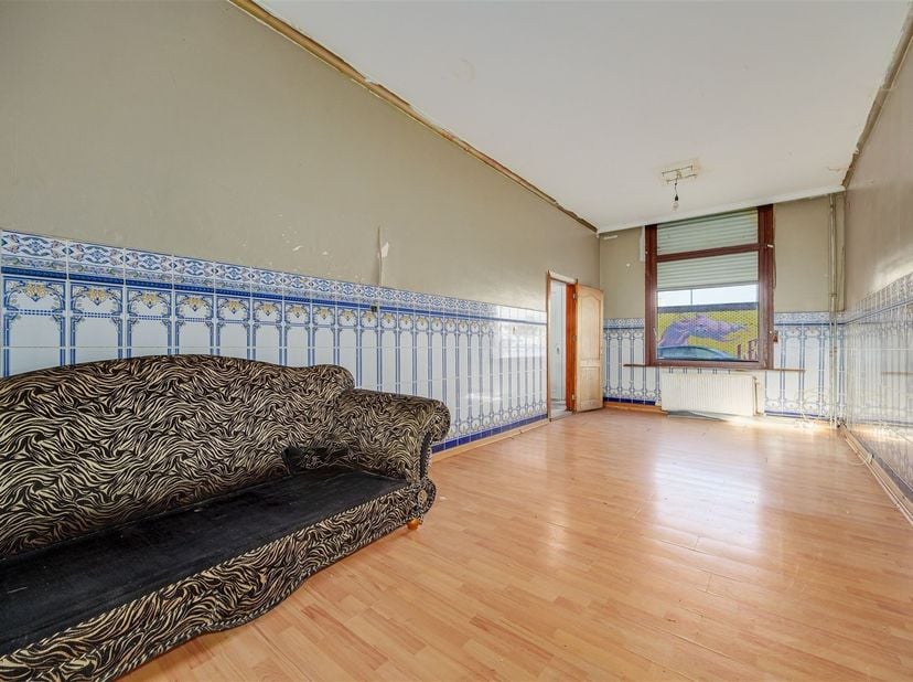 Cette maison de 4 chambres à coucher avec cour est située dans la Tweemontstraat à Deurne. Dans les environs immédiats se trouvent des magasins, des é