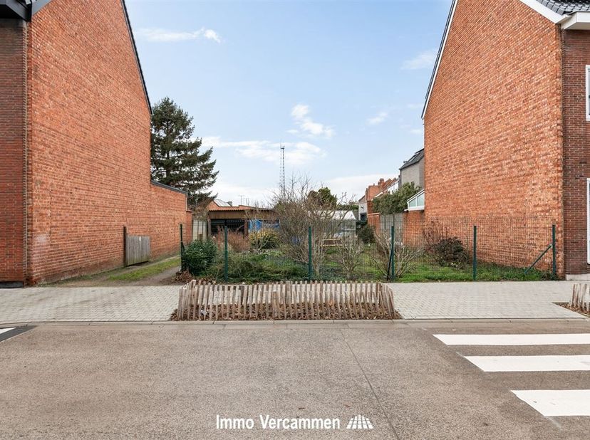 Terrain à bâtir pour une construction fermée, idéalement situé à Malines.<br />
Ce terrain à bâtir de 138 m², bénéficiant d'une belle exposition ouest