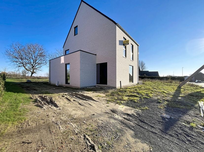 Profitez de l'harmonie entre le confort contemporain et un mode de vie tourné vers l'avenir près de Ninove !<br />
SITUATION<br />
Cette villa économe