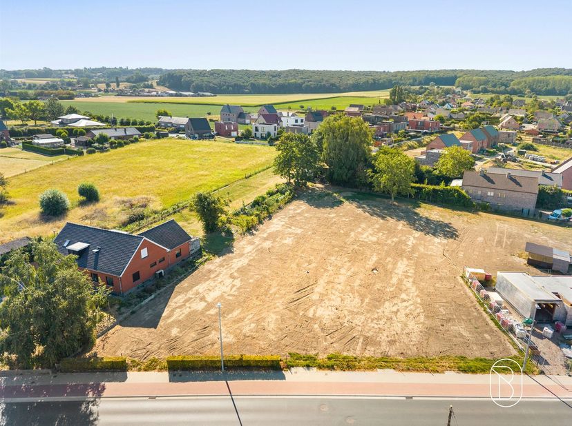 In Ruien, deelgemeente van Kluisbergen, bevindt zich deze ruime bouwgrond van 965 m².<br />
<br />
Het perceel ligt aan de Grote Herreweg en beschik