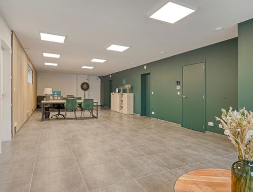                                         Espace de bureaux à louer à Zevergem, € 1.500
