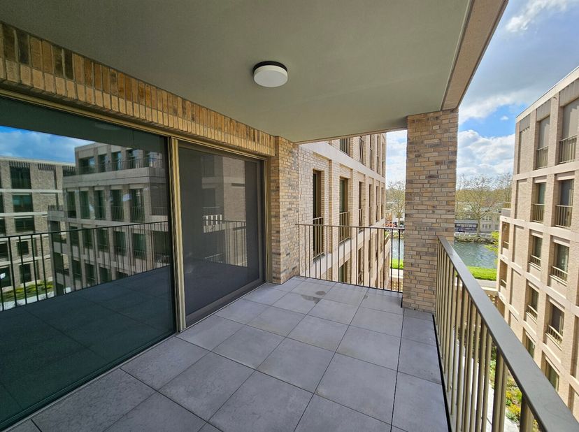 ! IN OPTIE - COMPROMIS IN OPMAAK !<br />
Nieuwbouwappartement (± 80m²) op de derde verdieping, zeer rustig gelegen vlakbij het Kanaal Leuven-Dijle en