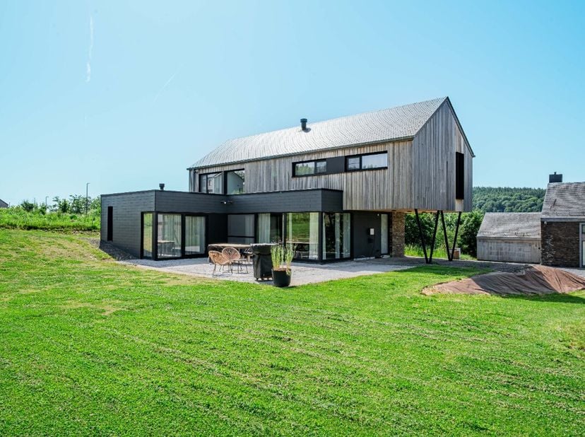 [[ CE BIEN PARTICIPE À LA JOURNÉE MAISONS OUVERTES ERA LE 13/6 DE 9:30 À 10:30 ]]Lagence ERA B-LUX a le plaisir de vous présenter cette superbe villa